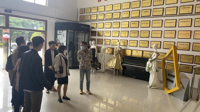 纪录片镜头材质：玻璃与塑料的优劣解析**